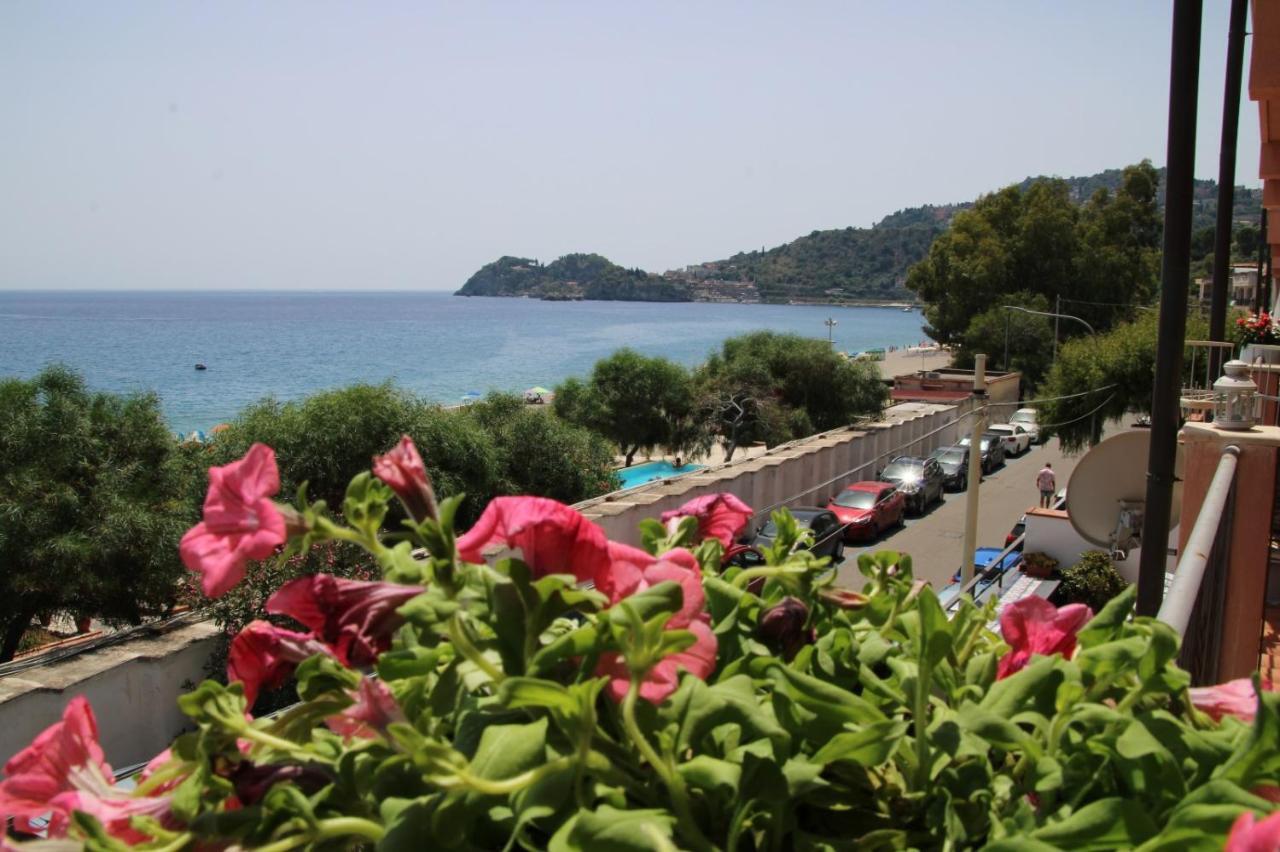 Poseidone Sea Apartment Taormina Mazzeo Ngoại thất bức ảnh